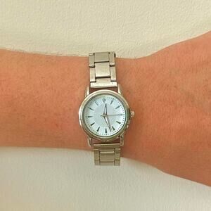 Y2K Silver Quartz Watch with White Textured Dial Unisex 8.5" New